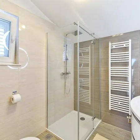 Cvita With Pool Villa