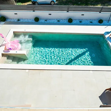 Villa Cvita With Pool *