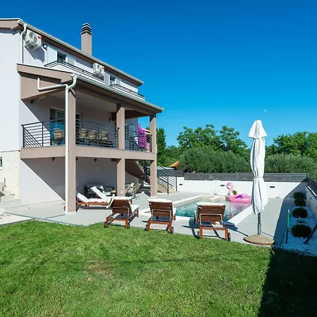 Villa Cvita With Pool